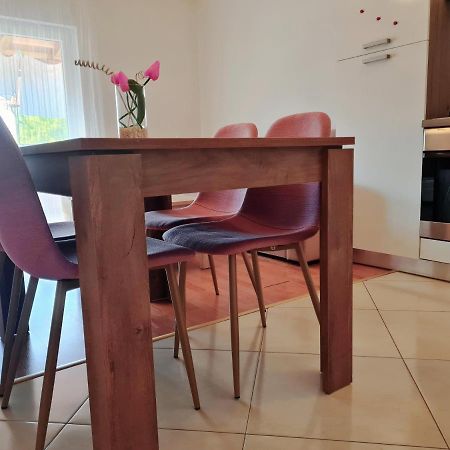 Apartment Nora Near The Beach พูลา ภายนอก รูปภาพ