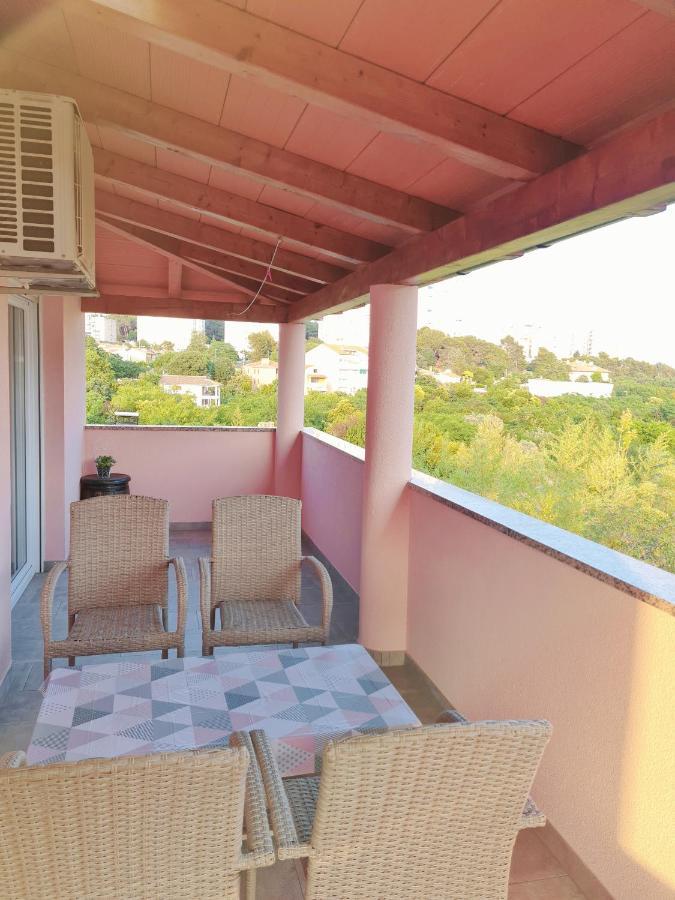 Apartment Nora Near The Beach พูลา ภายนอก รูปภาพ