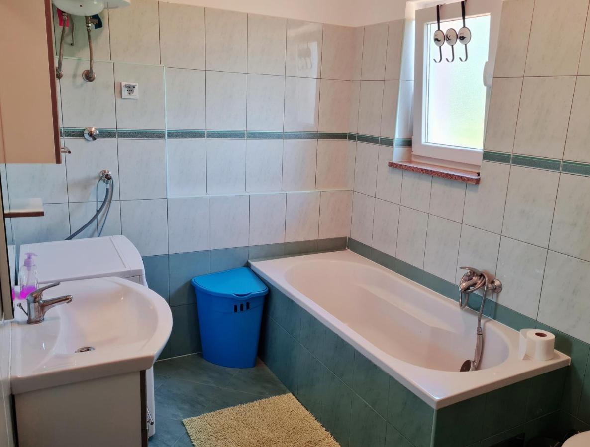 Apartment Nora Near The Beach พูลา ภายนอก รูปภาพ
